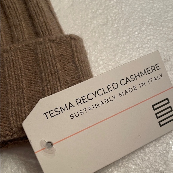 NWT Unisex Tan Ribbed Knit cashmere Beanie made in Italy - Picture 2 of 10